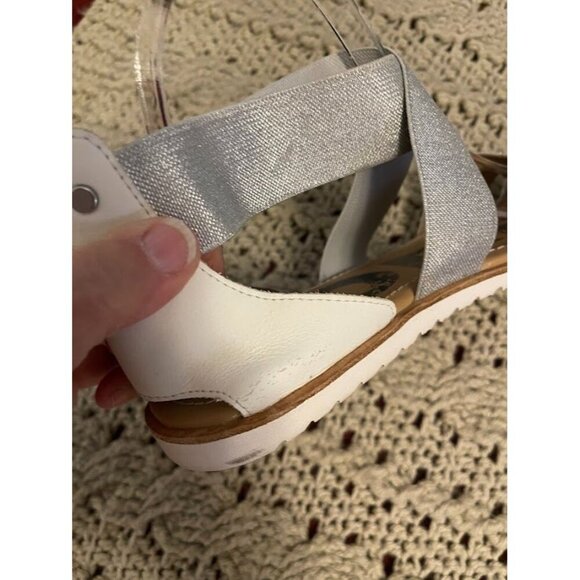 Sorel Women SZ 12 Open-Toe Sandals Elastic Silver Straps & White Leather Accents - Picture 8 of 16